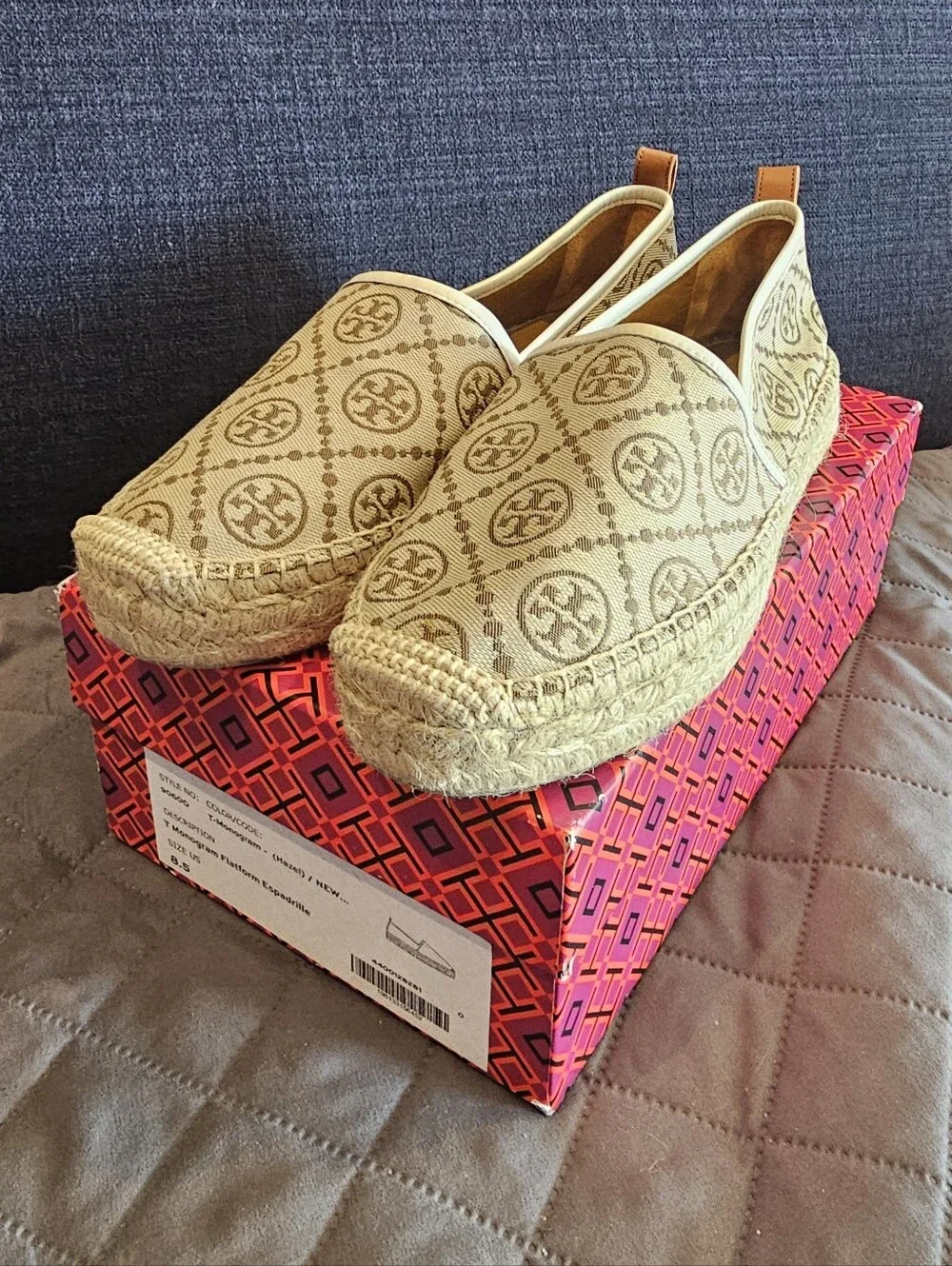 Tory Burch Logo Espadrille Slip-On - Beige